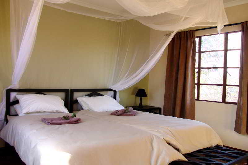 Вилла Gondwana Etosha Safari Camp Окаукуэджо Экстерьер фото